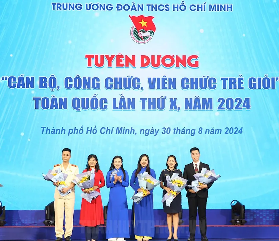 Tuyên dương 85 gương “Cán bộ, công chức, viên chức trẻ, giỏi” toàn quốc lần thứ 10 - Ảnh 2.