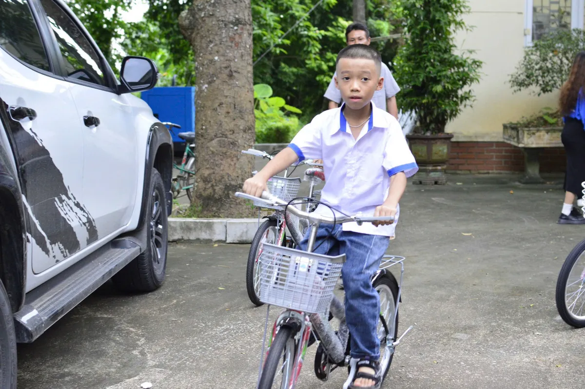 Thanh niên VTV hỗ trợ học sinh và gia đình khó khăn tại xã Đồng Thắng, Thanh Hóa - Ảnh 1.