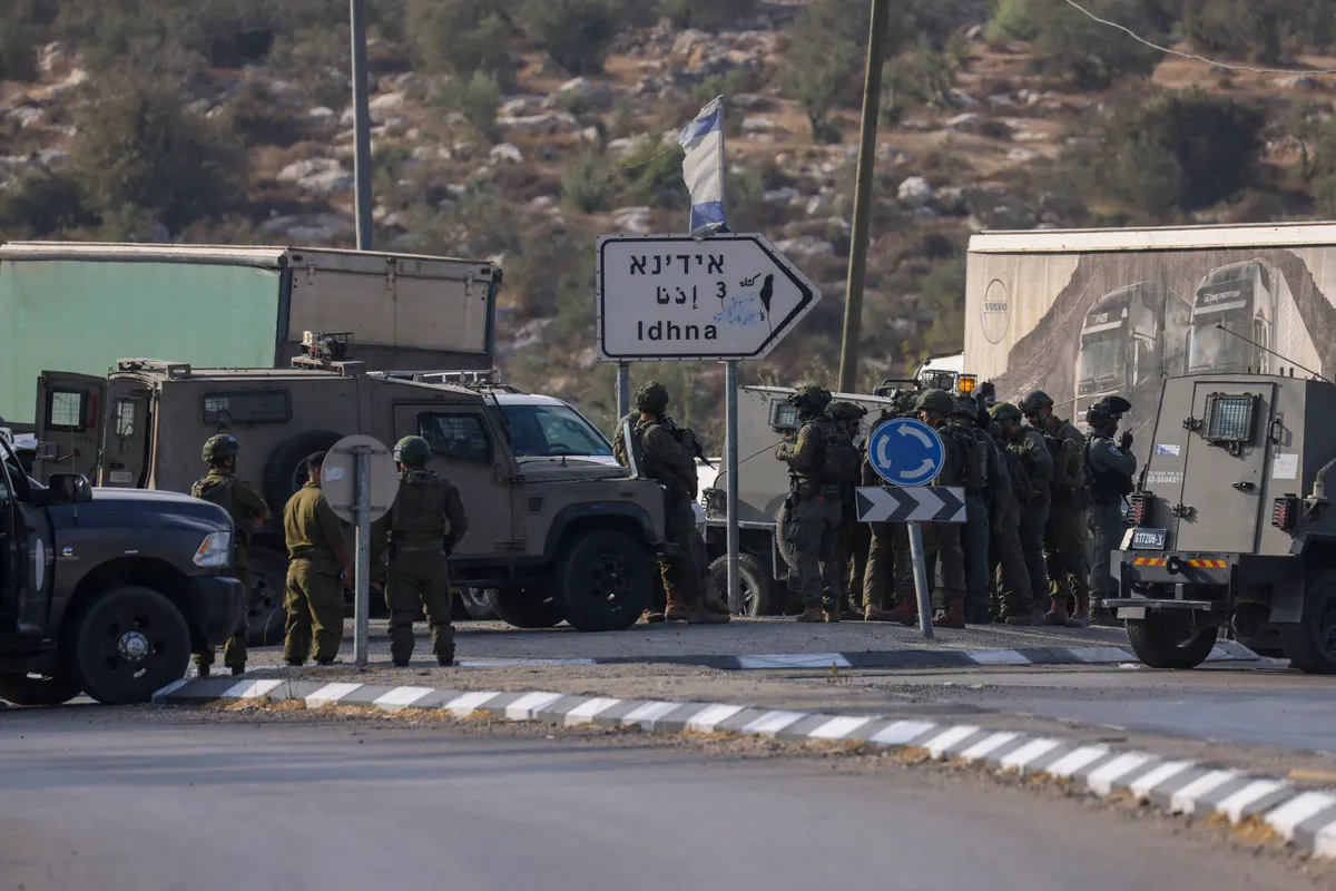 Quân đội Israel và chiến binh Palestine đụng độ ở khu Bờ Tây - Ảnh 1.