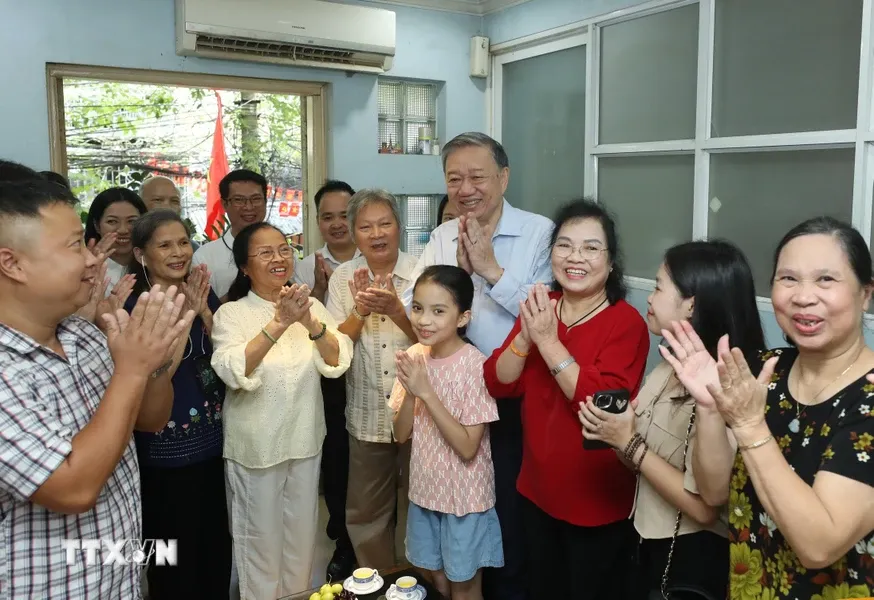 Tổng Bí thư, Chủ tịch nước Tô Lâm thăm gia đình tác giả Quốc ca và Quốc huy - Ảnh 5.