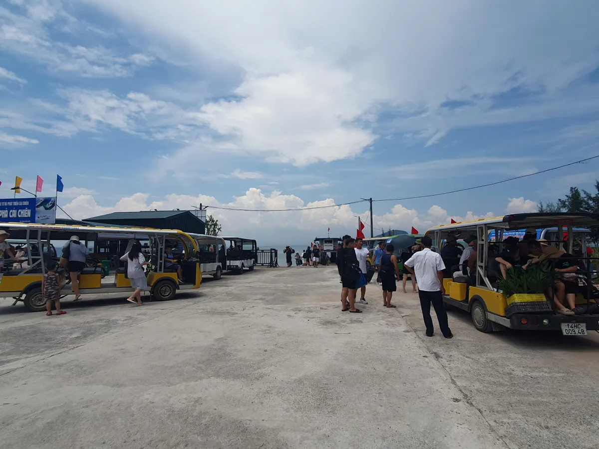 Quảng Ninh doanh thu từ du lịch ước đạt hơn 1.000 tỷ đồng trong 4 ng&agrave;y nghỉ lễ - Ảnh 6.