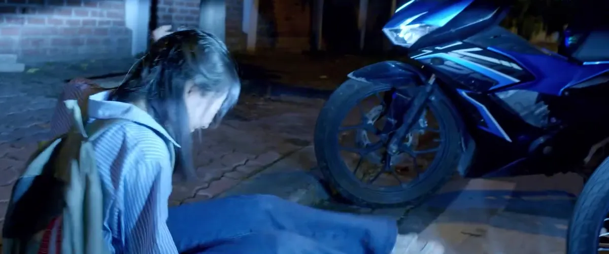 Đi giữa trời rực rỡ - Tập 25: Pu bị tr&ecirc;u ghẹo, Th&aacute;i hay Chải sẽ giải cứu? - Ảnh 3.