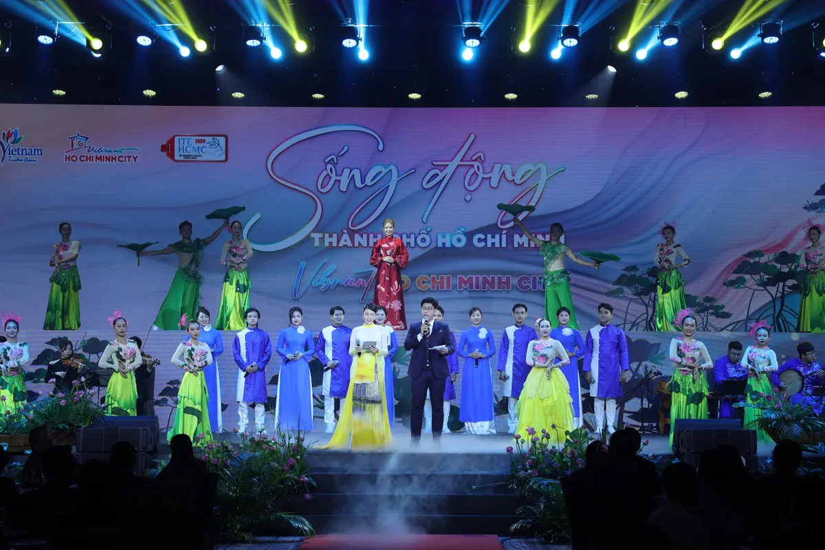 Chương trình nghệ thuật Đêm Việt Nam mở màn Hội chợ Du lịch Quốc tế TP Hồ Chí Minh 2024 - Ảnh 2.