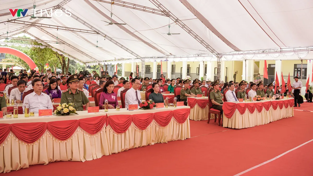 Bộ trưởng Bộ Công an dự Lễ khai giảng năm học mới tại Tuyên Quang - Ảnh 1.