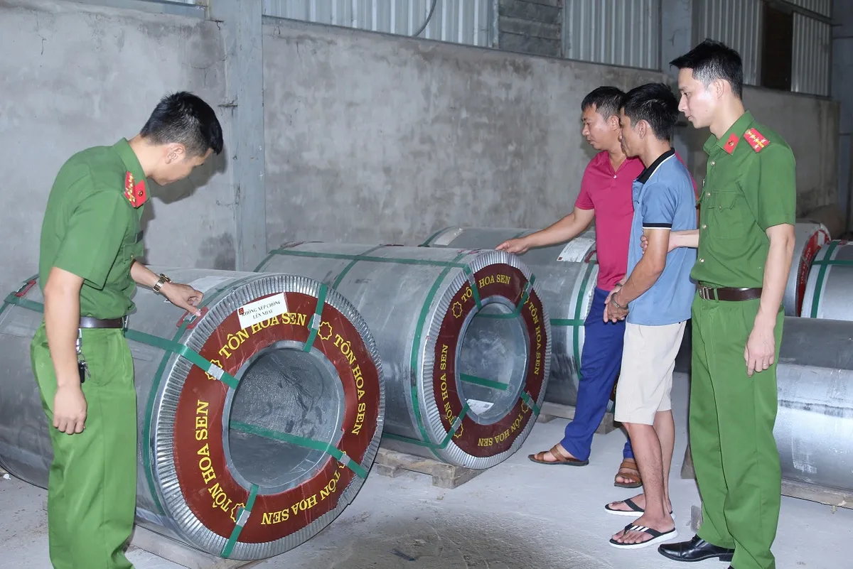 Trốn truy nã vẫn lừa đảo chiếm đoạt hàng tỷ đồng - Ảnh 3.