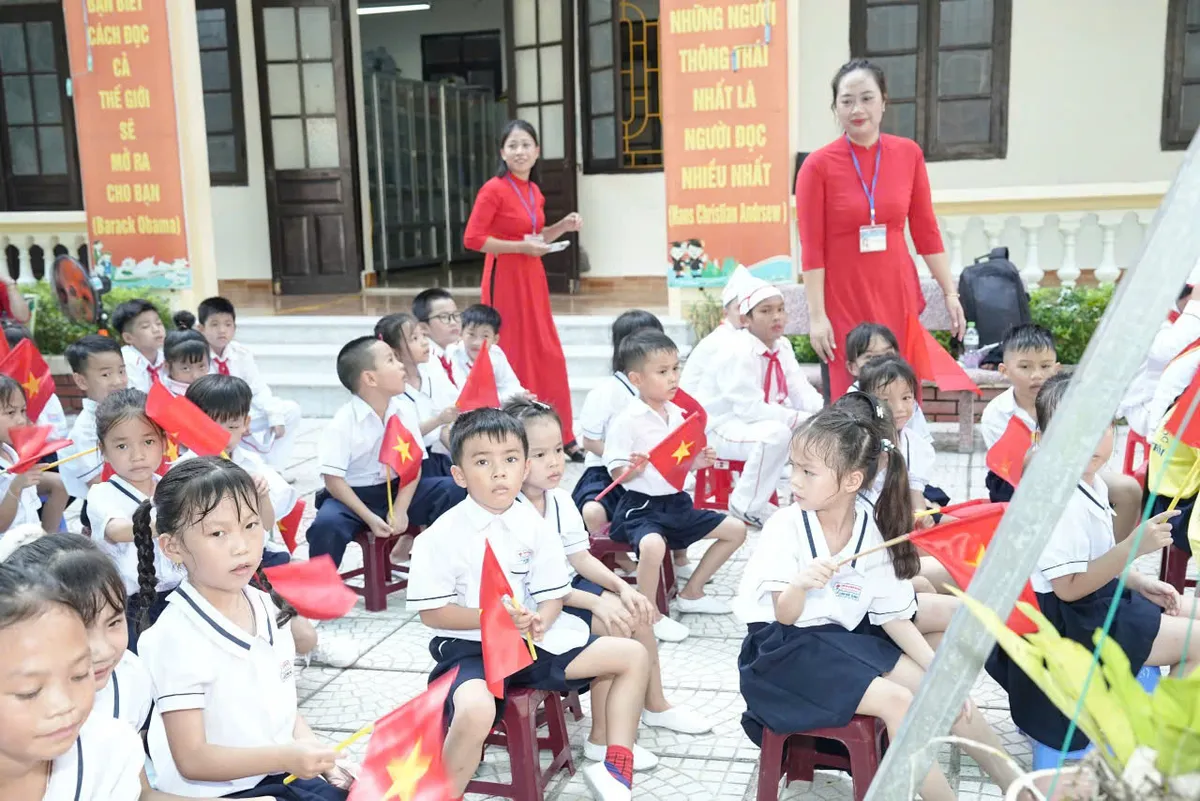 Học sinh trên đảo Cát Bà háo hức khai giảng năm học mới - Ảnh 12.