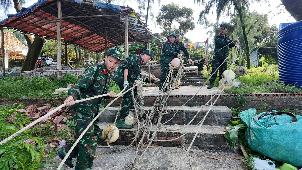 Tất cả tàu thuyền tại Cô Tô vào nơi tránh trú, di dời người dân tới điểm an toàn - Ảnh 2.