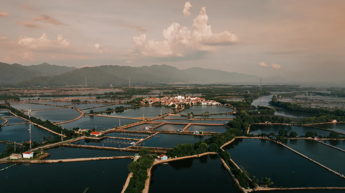 Hà Liên - Ngôi làng 370 năm tuổi giữa lòng đầm Nha Phu - Ảnh 12.