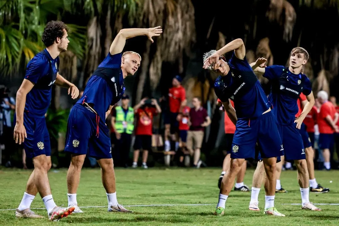 Hủy trận đấu với ĐT Th&aacute;i Lan, ĐT Nga về nước - Ảnh 2.