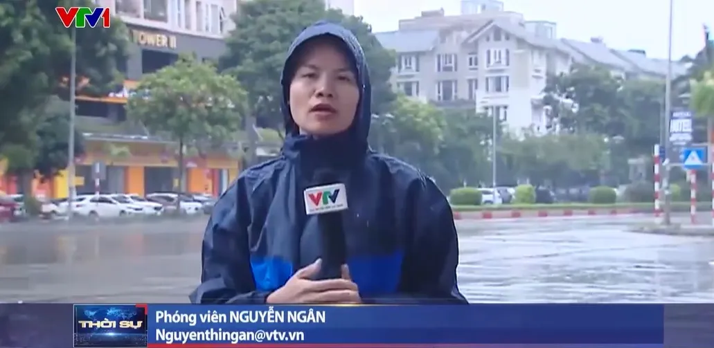 Phóng viên VTV tỏa đi các địa phương đưa tin bão số 3 - Ảnh 9.