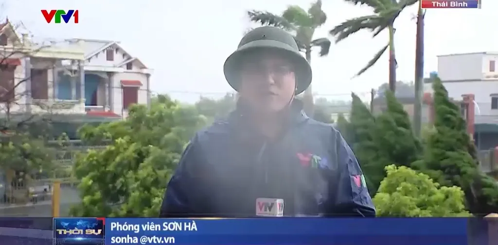 Phóng viên VTV tỏa đi các địa phương đưa tin bão số 3 - Ảnh 8.