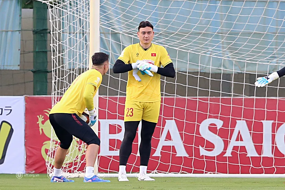 ĐT Việt Nam dưới thời HLV Kim Sang-Sik: R&egrave;n qu&acirc;n trong b&atilde;o Yagi - Ảnh 1.