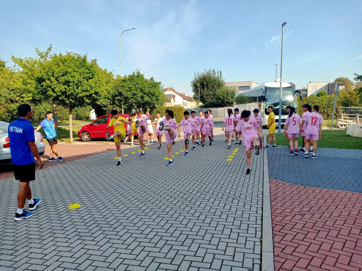 ĐT nữ Việt Nam quyết t&acirc;m trau dồi, tập luyện tại Cộng ho&agrave; S&eacute;c - Ảnh 1.