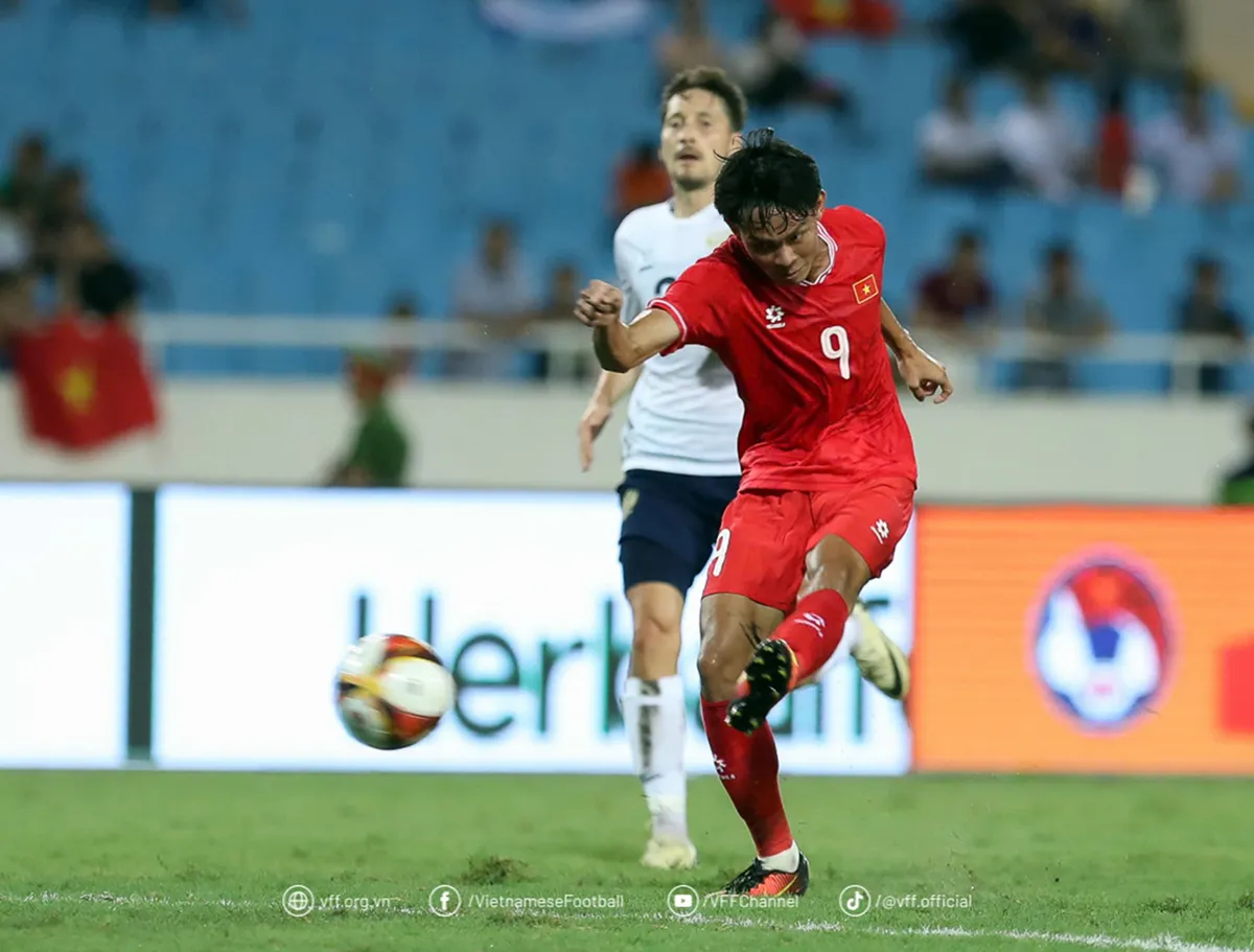 ĐT Việt Nam dưới thời HLV Kim Sang-Sik: R&egrave;n qu&acirc;n trong b&atilde;o Yagi - Ảnh 6.