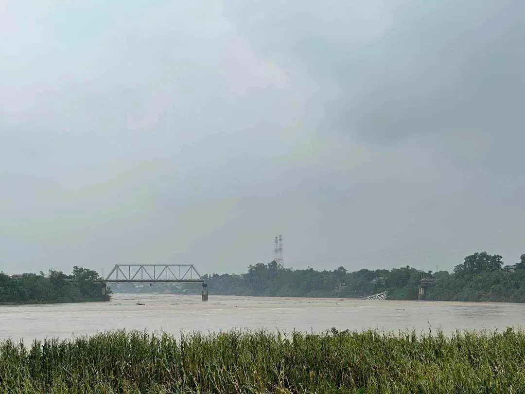 Sập cầu Phong Châu (Phú Thọ), nhiều phương tiện rơi xuống sông - Ảnh 5.