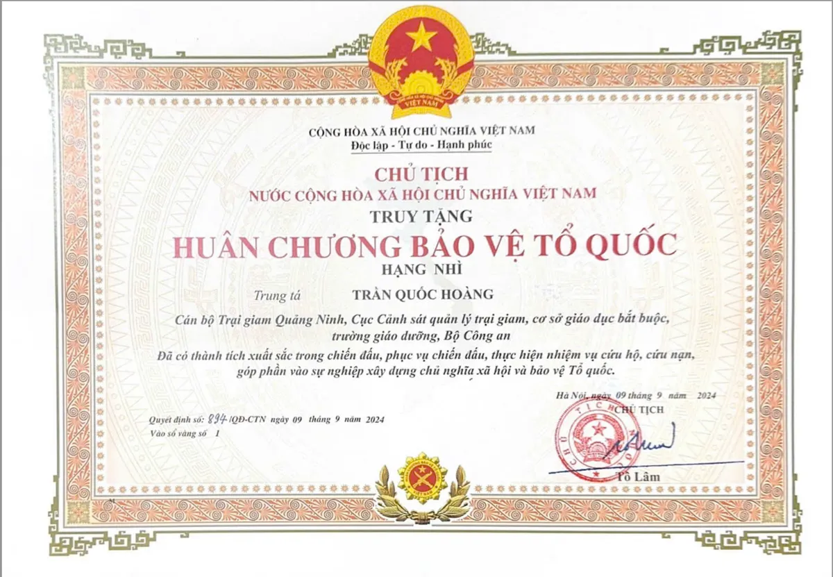 Truy tặng Huân chương Bảo vệ Tổ quốc hạng Nhì cho Trung tá Trần Quốc Hoàng - Ảnh 2.