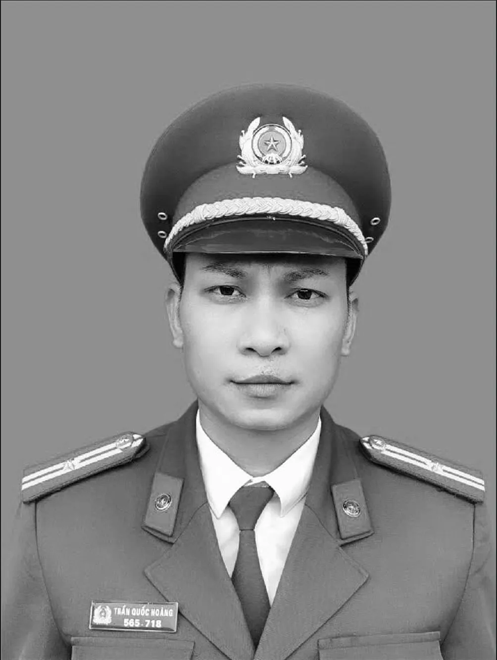 Truy tặng Huân chương Bảo vệ Tổ quốc hạng Nhì cho Trung tá Trần Quốc Hoàng - Ảnh 1.