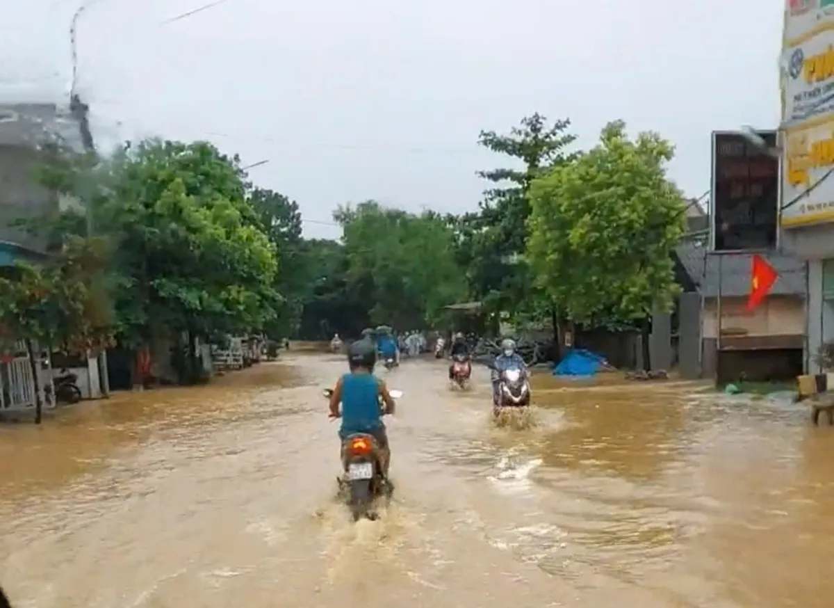 Phú Thọ: Nhiều nơi trên địa bàn huyện Hạ Hòa chìm trong nước - Ảnh 2.