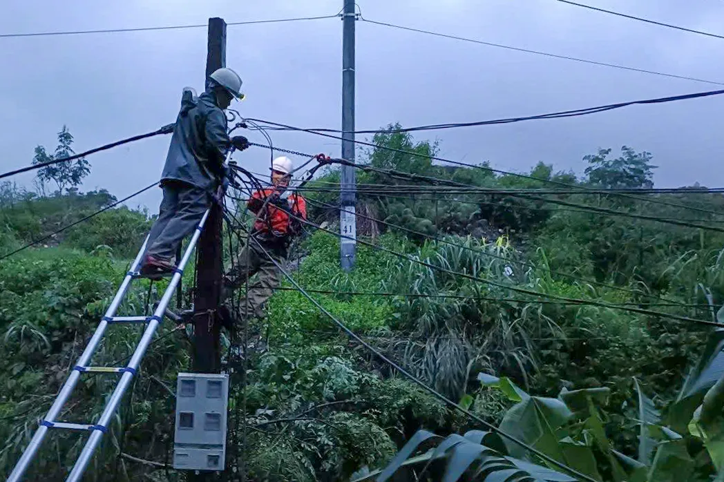 Hôm nay, cơ bản khôi phục cung cấp điện cho TP Hạ Long - Ảnh 1.