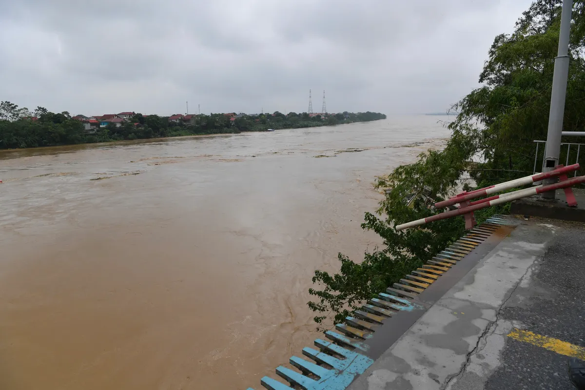 Phú Thọ: Chuẩn bị tiến hành lắp đặt cầu phao tại cầu Phong Châu - Ảnh 3.