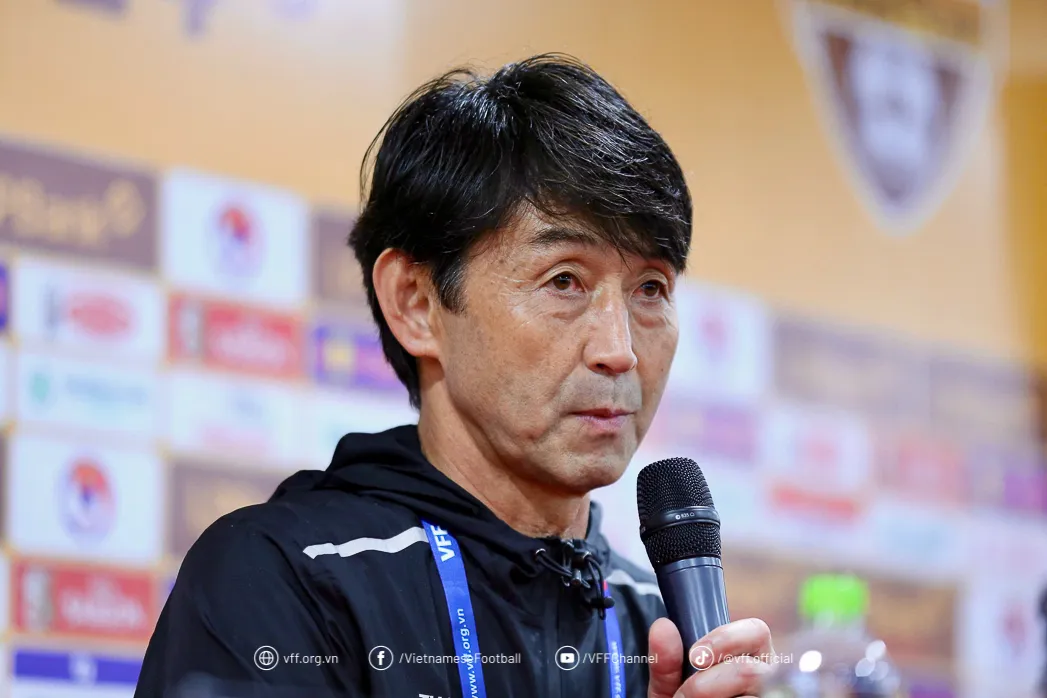 HLV Kim Sang Sik: &ldquo;Xin cảm ơn người d&acirc;n Việt Nam đ&atilde; lu&ocirc;n đồng h&agrave;nh c&ugrave;ng đội tuyển&rdquo; - Ảnh 1.