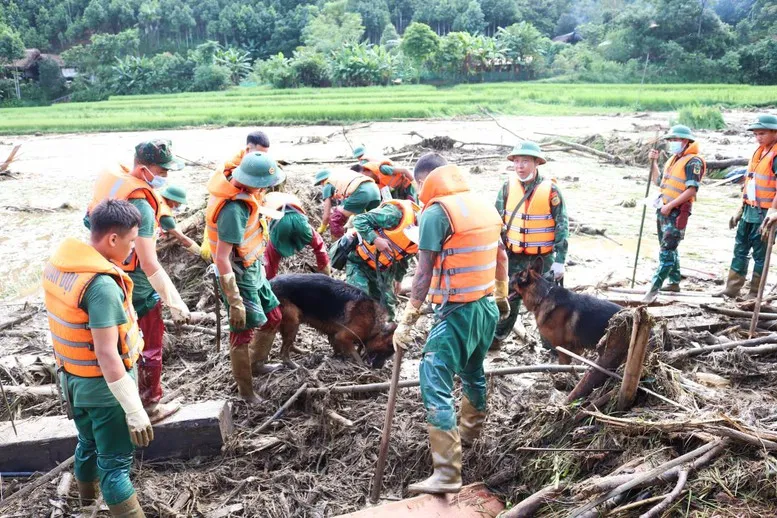 Vụ sạt lở tại Làng Nủ (Lào Cai): “Tìm cái còn trong cái mất” để giảm tối đa đau thương - Ảnh 1.