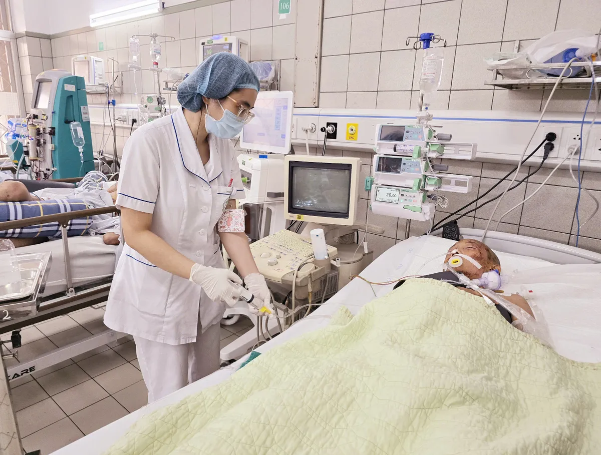 Tập trung mọi nguồn lức cứu chữa nạn nhân bị lũ quét tại bản Làng Nủ, Lào Cai - Ảnh 2.