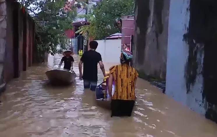 Hà Nội: Vùng dân cư ven sông Cầu, sông Cà Lồ chìm trong biển nước - Ảnh 4.