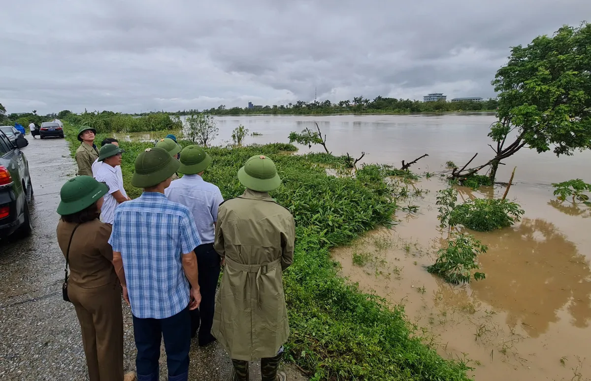 Th&aacute;i B&igrave;nh khẩn trương di dời người d&acirc;n v&ugrave;ng nguy cơ ngập  - Ảnh 1.