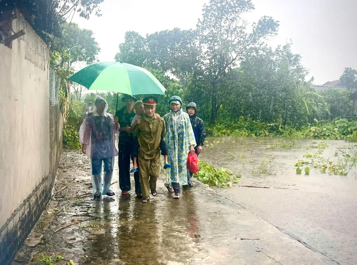 Th&aacute;i B&igrave;nh khẩn trương di dời người d&acirc;n v&ugrave;ng nguy cơ ngập  - Ảnh 7.
