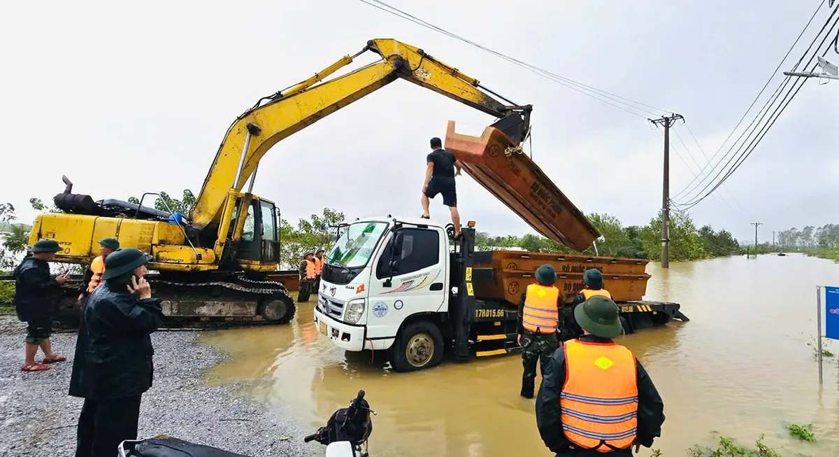 Th&aacute;i B&igrave;nh khẩn trương di dời người d&acirc;n v&ugrave;ng nguy cơ ngập  - Ảnh 11.