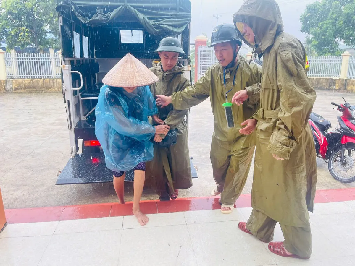 Th&aacute;i B&igrave;nh khẩn trương di dời người d&acirc;n v&ugrave;ng nguy cơ ngập  - Ảnh 12.