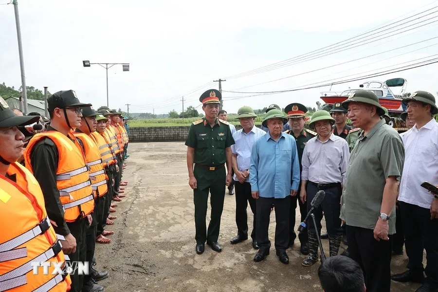 Tổng Bí thư, Chủ tịch nước Tô Lâm kiểm tra khắc phục hậu quả bão, lũ tại Tuyên Quang - Ảnh 2.