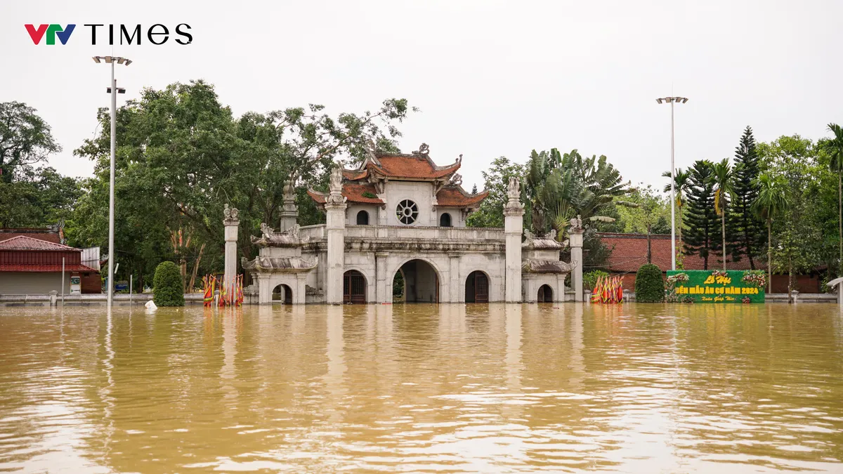 Phú Thọ: Hơn 3.400 người dân huyện Hạ Hòa bị chia cắt bởi nước lũ - Ảnh 2.