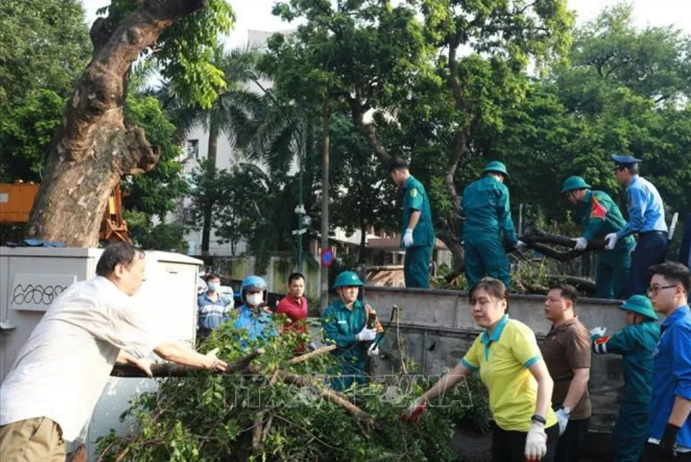 Hà Nội: Phát động toàn dân tham gia tổng vệ sinh môi trường khắc phục hậu quả bão số 3 - Ảnh 1.