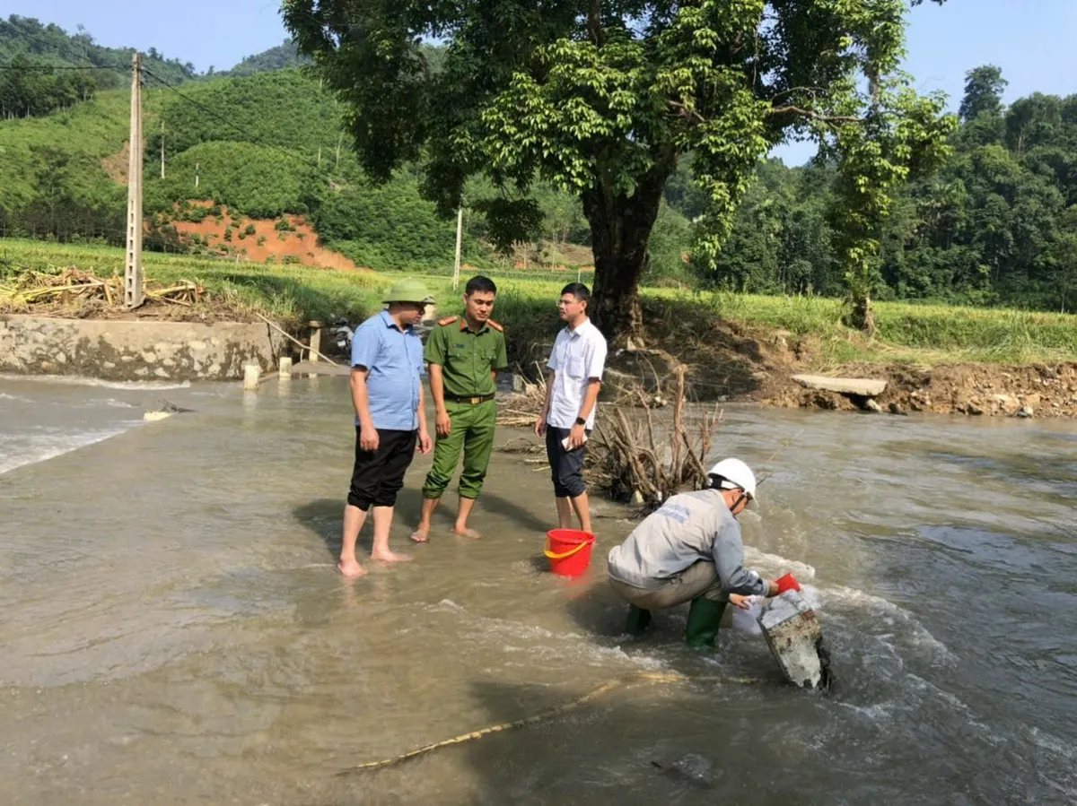 Tuyên Quang: Khẩn trương lấy mẫu quan trắc môi trường tại huyện Chiêm Hóa - Ảnh 1.