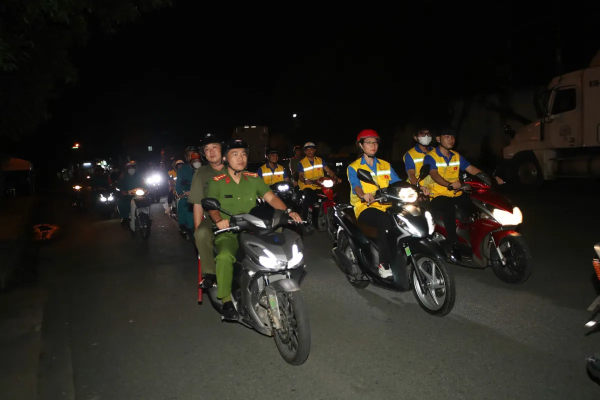 TP Hồ Chí Minh ra mắt mô hình “Đội thanh niên công nhân” giữ an ninh trật tự - Ảnh 2.