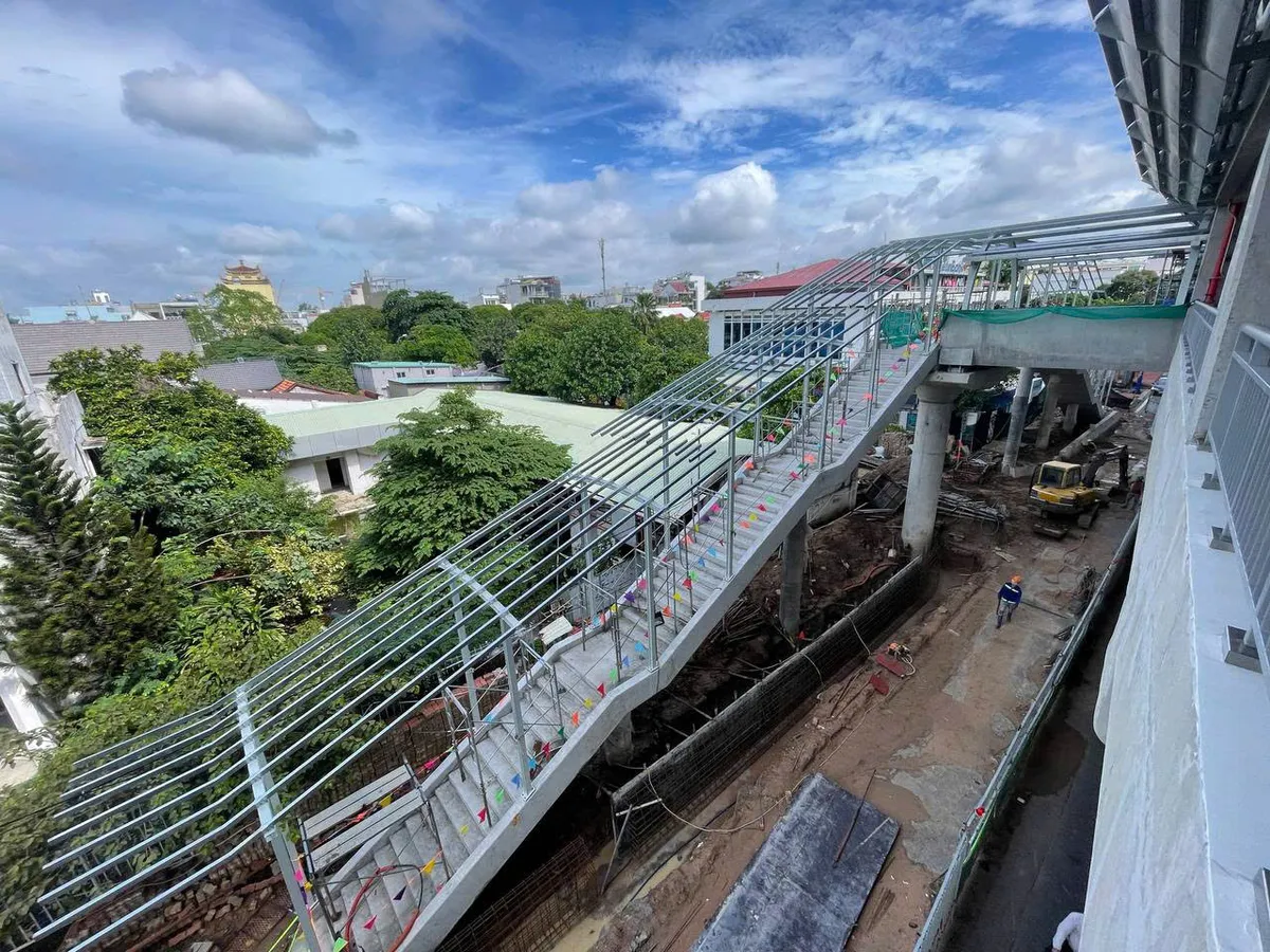 TP Hồ Chí Minh: Hoàn thành kết nối nhịp dầm cầu cuối cùng của tuyến Metro số 1 - Ảnh 1.