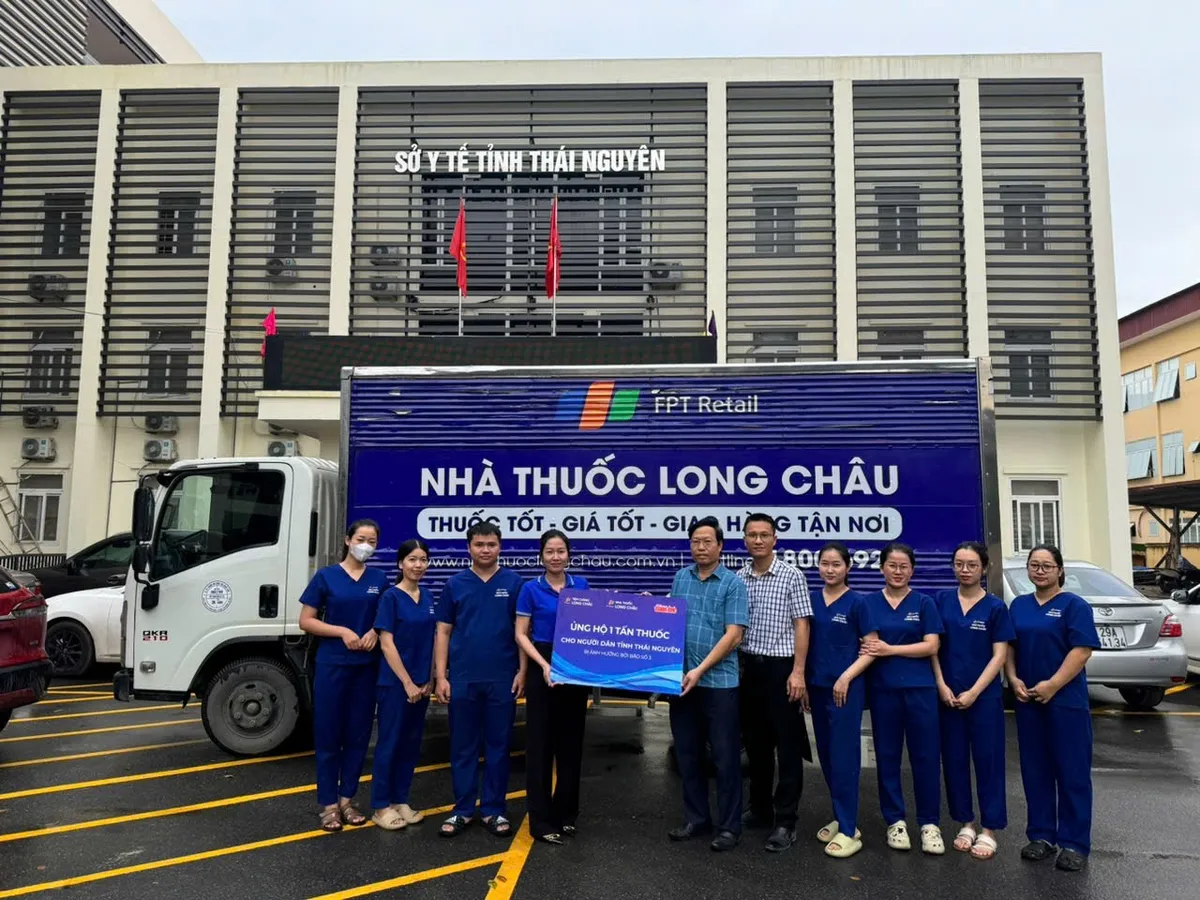 FPT Long Châu điều động nhanh 10 tấn thuốc, phối hợp với các đơn vị hỗ trợ người dân vùng bão lũ - Ảnh 6.