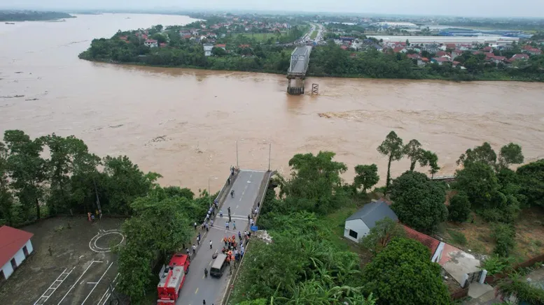 Thủ tướng Chính phủ: Khẩn trương nghiên cứu đầu tư xây dựng cầu Phong Châu mới​ - Ảnh 1.