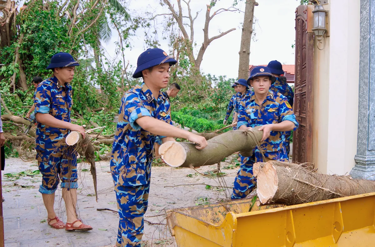 Quân chủng Hải quân họp rút kinh nghiệm phòng, chống, khắc phục hậu quả bão số 3 - Ảnh 3.