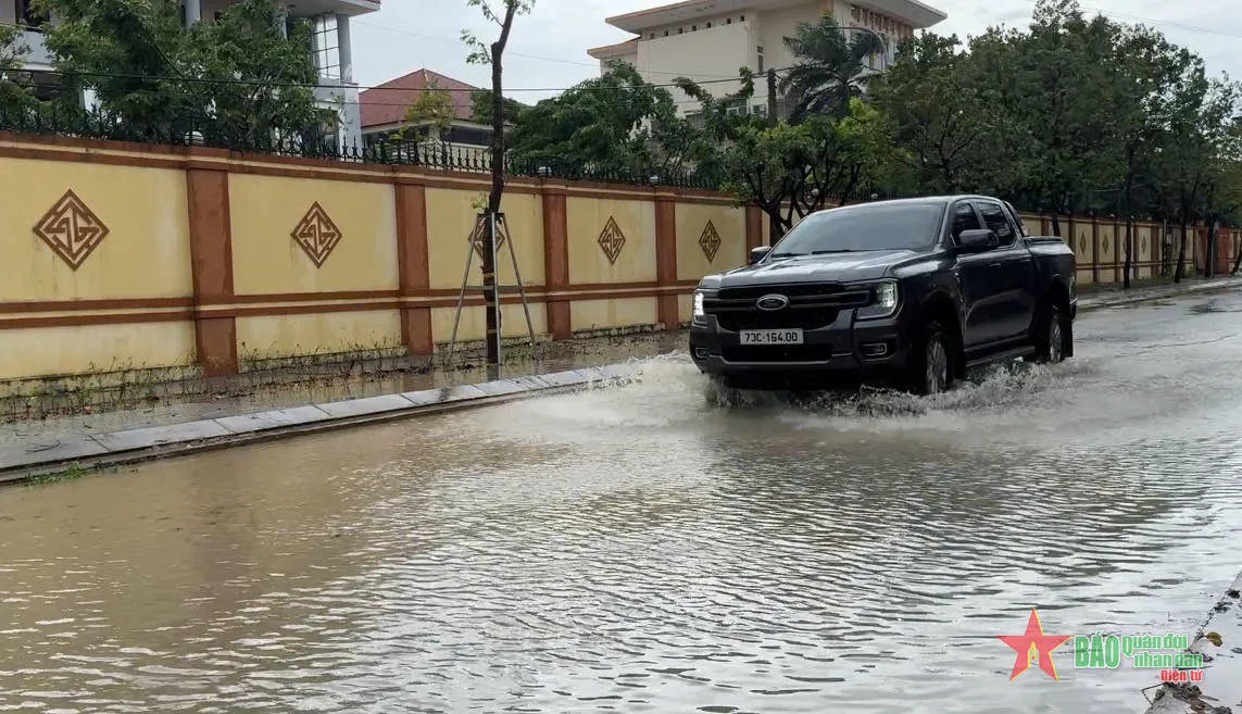 Quảng Bình lên các phương án ứng phó trong mùa mưa bão - Ảnh 1.