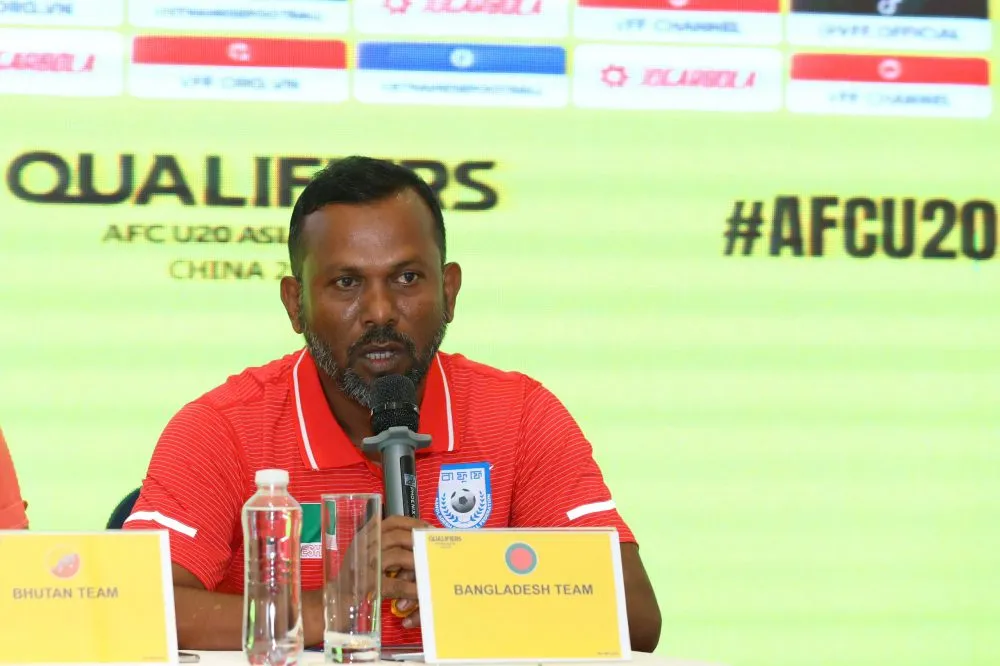 HLV Hứa Hiền Vinh: To&agrave;n đội hướng đến kết quả tốt nhất - Ảnh 3.