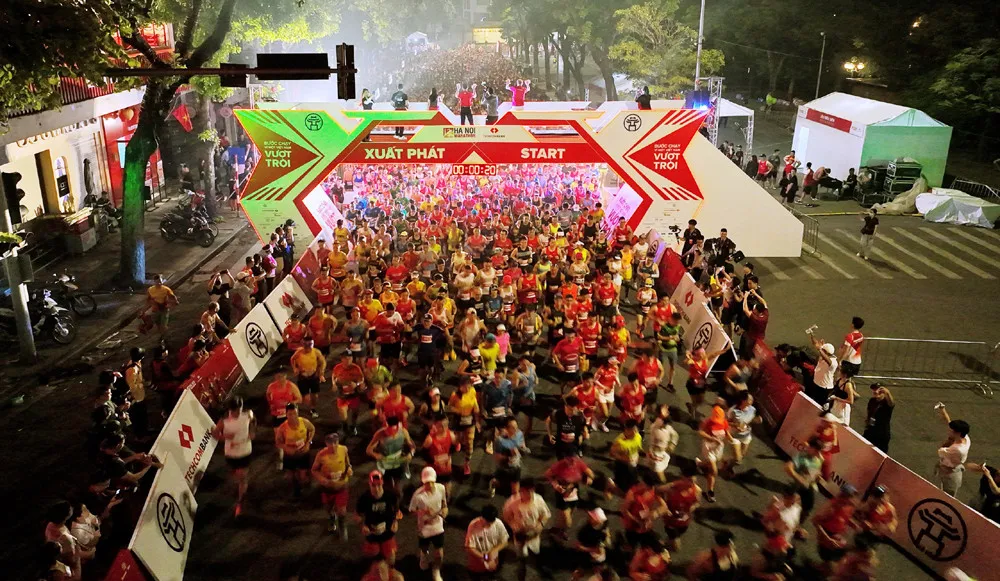 Nhiều VĐV chuyên nghiệp dự giải chạy Marathon Quốc tế Hà Nội Techcombank mùa 3 - Ảnh 1. Nhiều VĐV chuyên nghiệp dự giải chạy Marathon Quốc tế Hà Nội Techcombank mùa 3 - Ảnh 1.