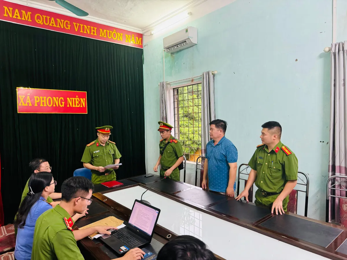 Lào Cai: Nguyên Chủ tịch xã bị bắt vì liên quan đến sai phạm đất đai - Ảnh 1.