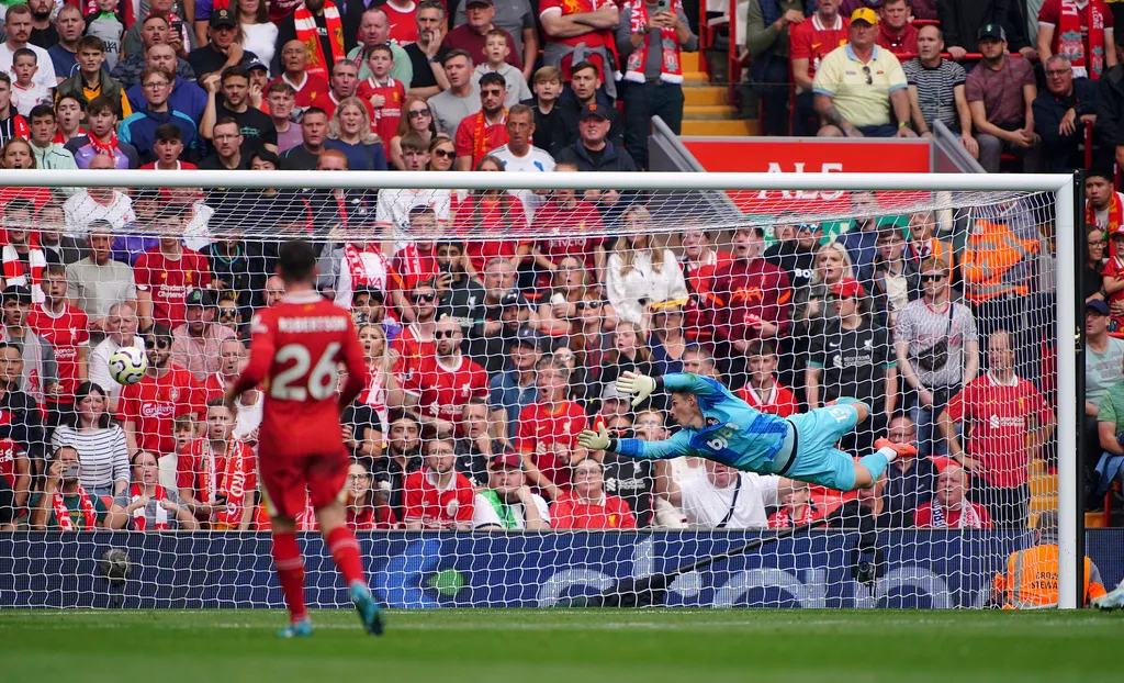 Thắng đậm Bournemouth, Liverpool tạm chiếm ngôi đầu - Ảnh 3. Thắng đậm Bournemouth, Liverpool tạm chiếm ngôi đầu - Ảnh 3.