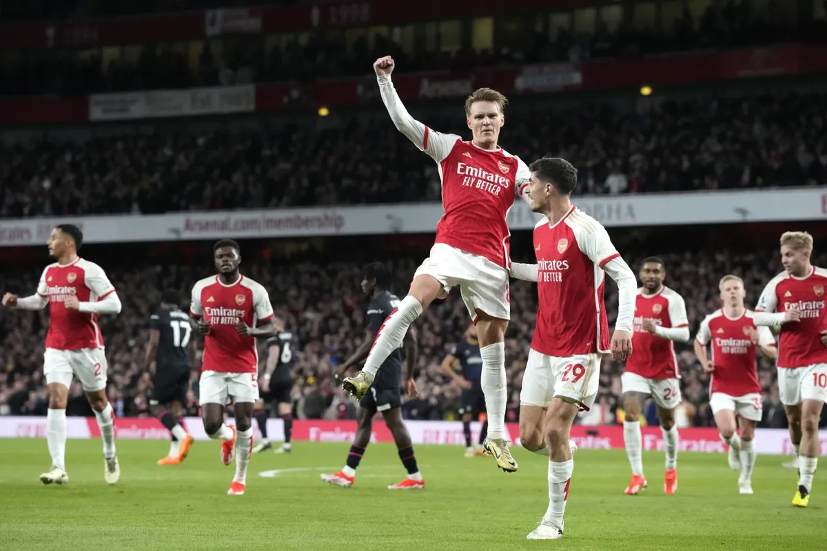 Martin Odegaard chấn thương: Arsenal lao đao trước loạt trận sinh tử! - Ảnh 1. Martin Odegaard chấn thương: Arsenal lao đao trước loạt trận sinh tử! - Ảnh 1.
