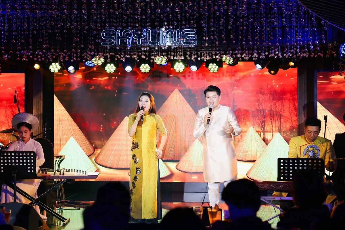 Vũ Minh Hiếu song ca c&ugrave;ng thần tượng Thanh Thanh Hiền trong minishow đầu ti&ecirc;n - Ảnh 2.