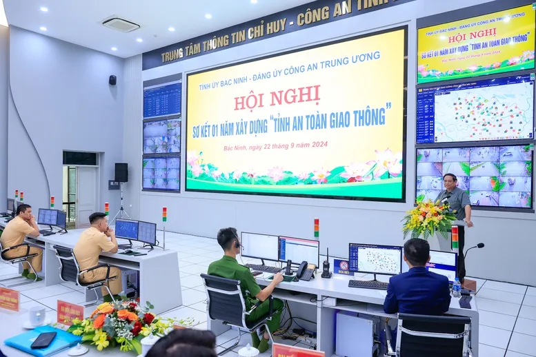 Thủ tướng Phạm Minh Chính: Mỗi tỉnh, thành phố an toàn giao thông thì cả nước an toàn giao thông - Ảnh 1.