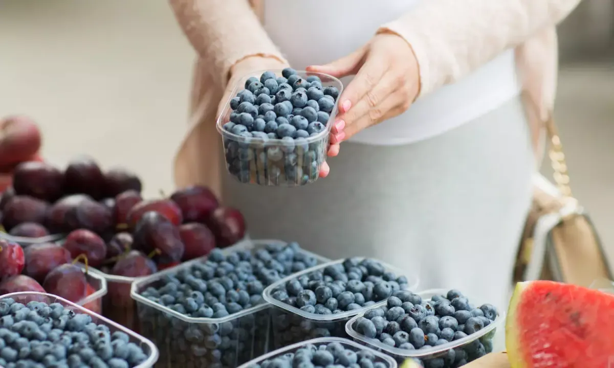 Bác sĩ chia sẻ loại trái cây làm giảm nguy cơ mất trí nhớ - Ảnh 1. Bác sĩ chia sẻ loại trái cây làm giảm nguy cơ mất trí nhớ - Ảnh 1.